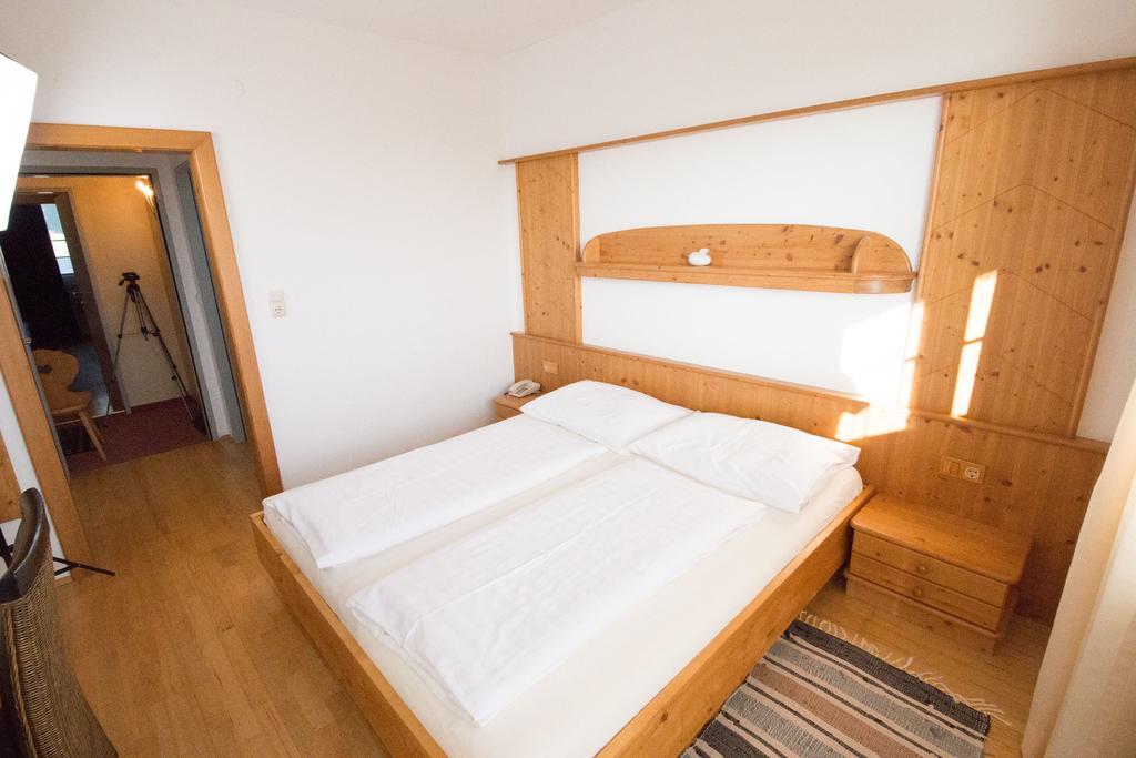 Pension St. Nikolaus Golling an der Salzach Pokoj fotografie